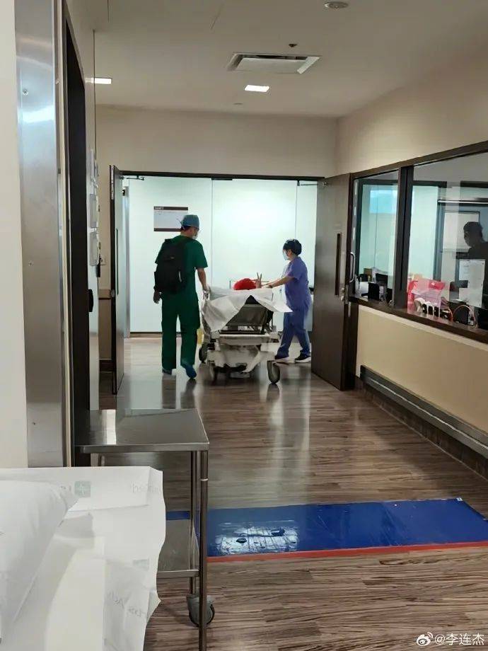 李连杰回应住院