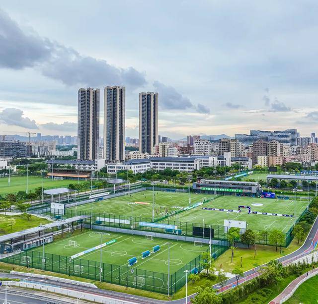 十五运会足球测试赛深圳光明开战