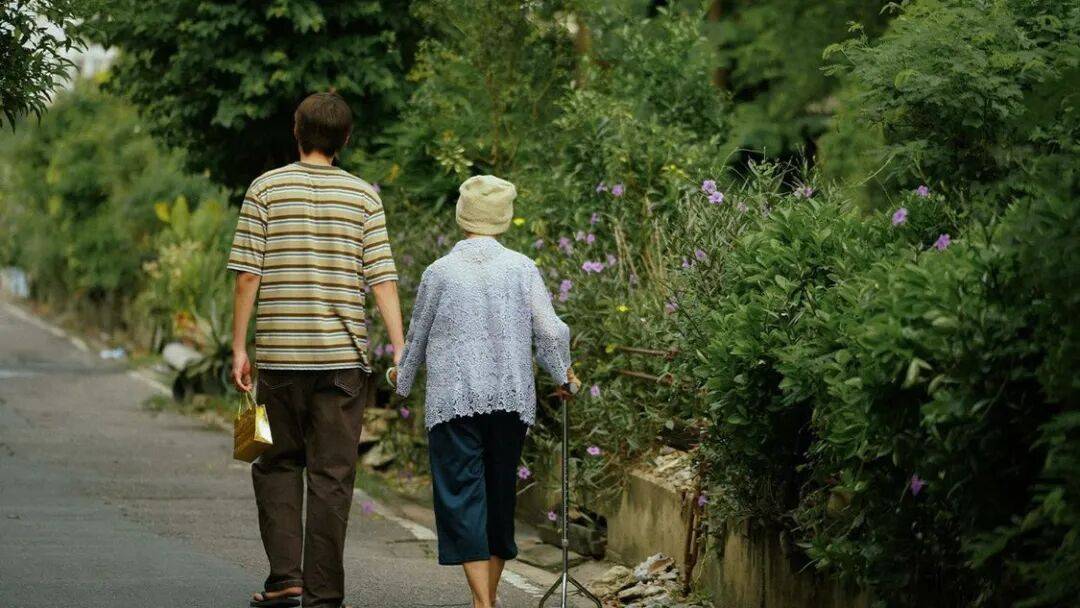 城市打工人,花十几万回村给父母补缴社保