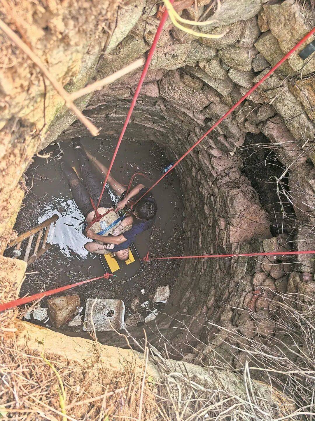 泉州坠井女子“54小时噩梦”:几条蛇爬身上,双侧肋骨骨折!绝望时靠一个信念坚持活下来……