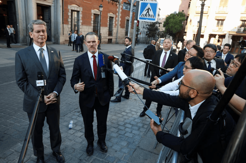 美财长贝森特说,中国在谈判期间调查英伟达,事情做的不地道