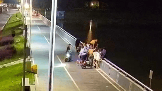 东莞一女子凌晨沉入漆黑水库,民警第二跳让人揪心……