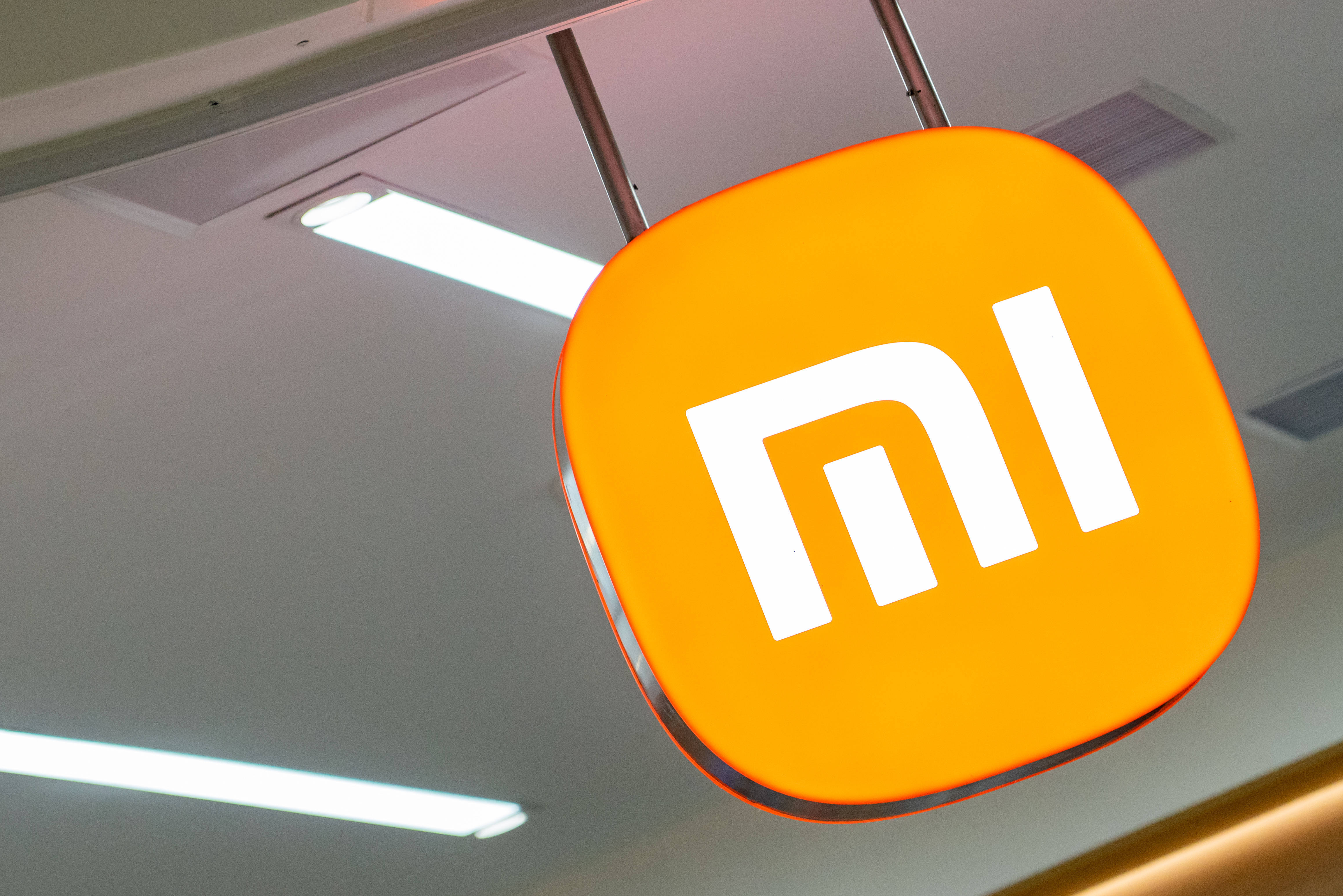 雷军公开小米17Pro全新背屏设计,此前称对标iPhone正面迎战