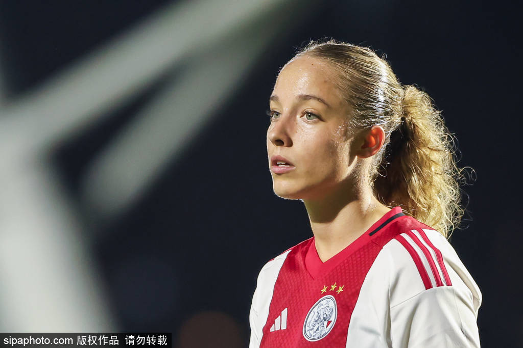 阿坎吉社媒晒胜利瞬间：国米欧冠首战2-0阿贾克斯，战术执行力尽显