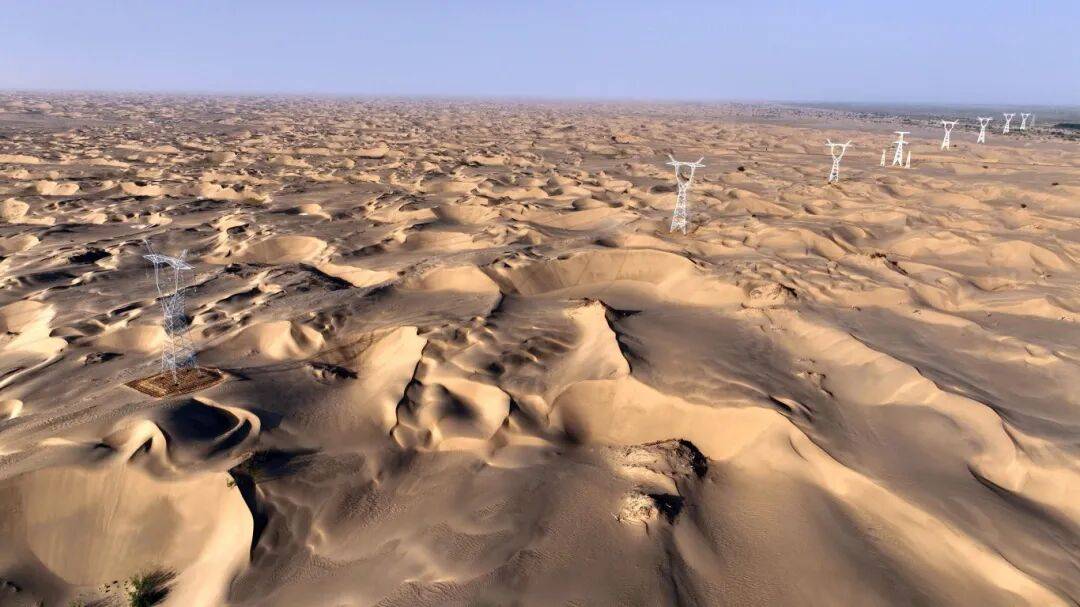 砥砺奋进七十载 天山南北谱华章 | 新疆“风光”点亮万家灯火