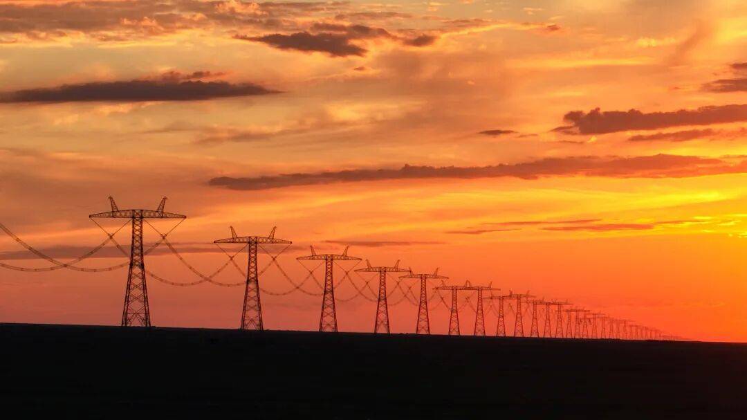 砥砺奋进七十载 天山南北谱华章 | 新疆“风光”点亮万家灯火