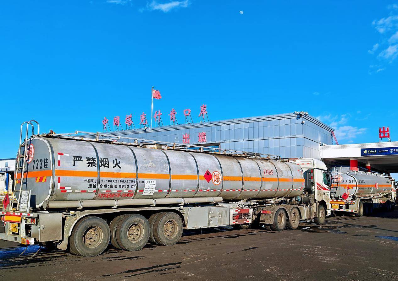 中国高价进口大量原油,却低价出口成品油,为何要赔本赚吆喝?