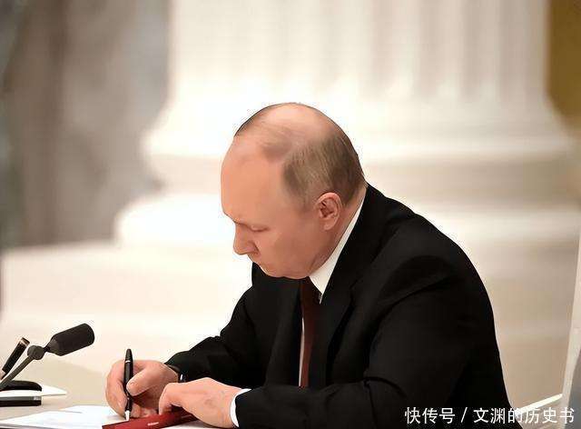 中印关系回暖,俄罗斯要求印度用人民币买石油,印度得硬着头皮买