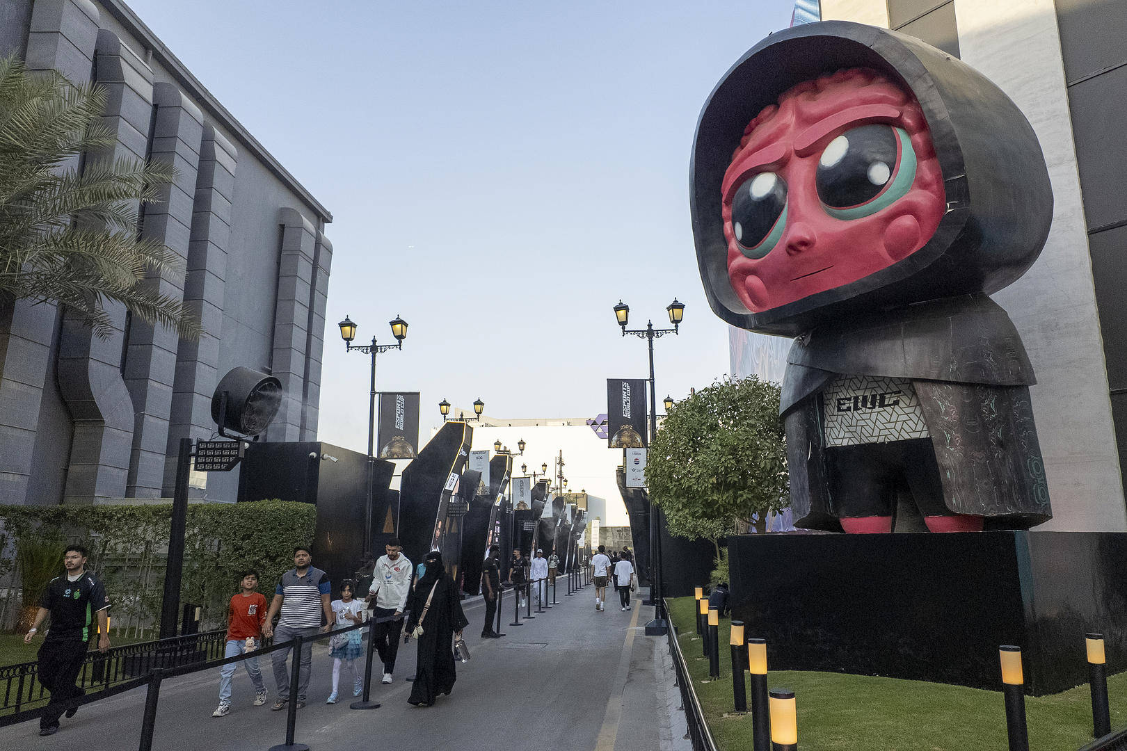 摆脱石油依赖见成效，沙特首次非石油收入与石油收入持平